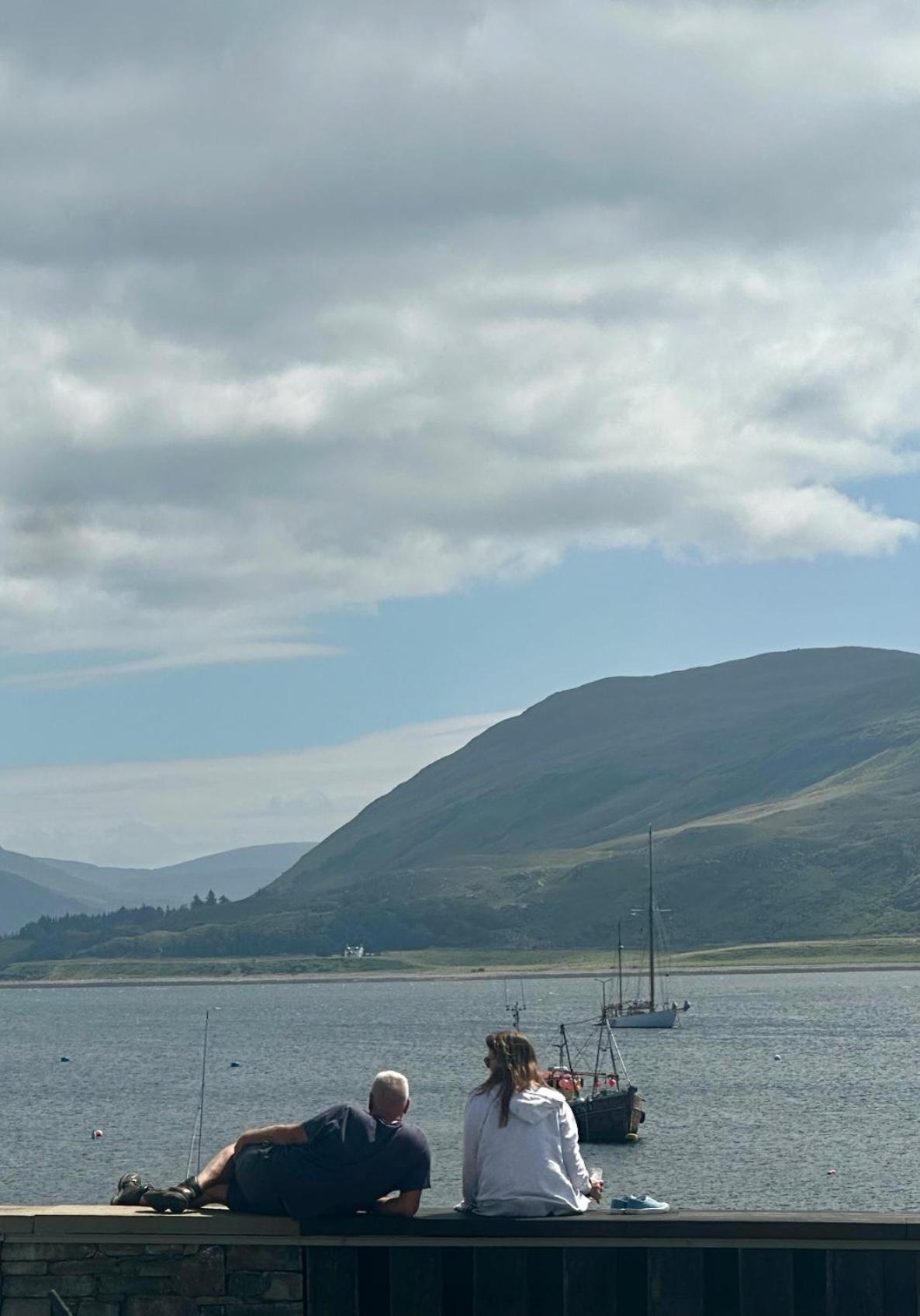 The Ferry Boat Inn Ullapool Bagian luar foto